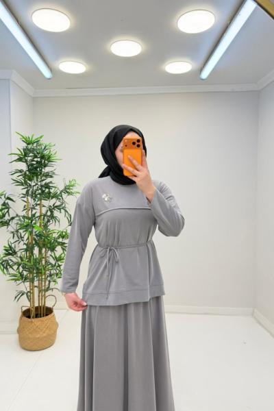 Okka Broş Detaylı Pike Etekli  Gri
