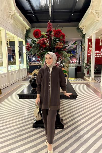 Stella Taş Detaylı Pantolonlu Takım Kahverengi