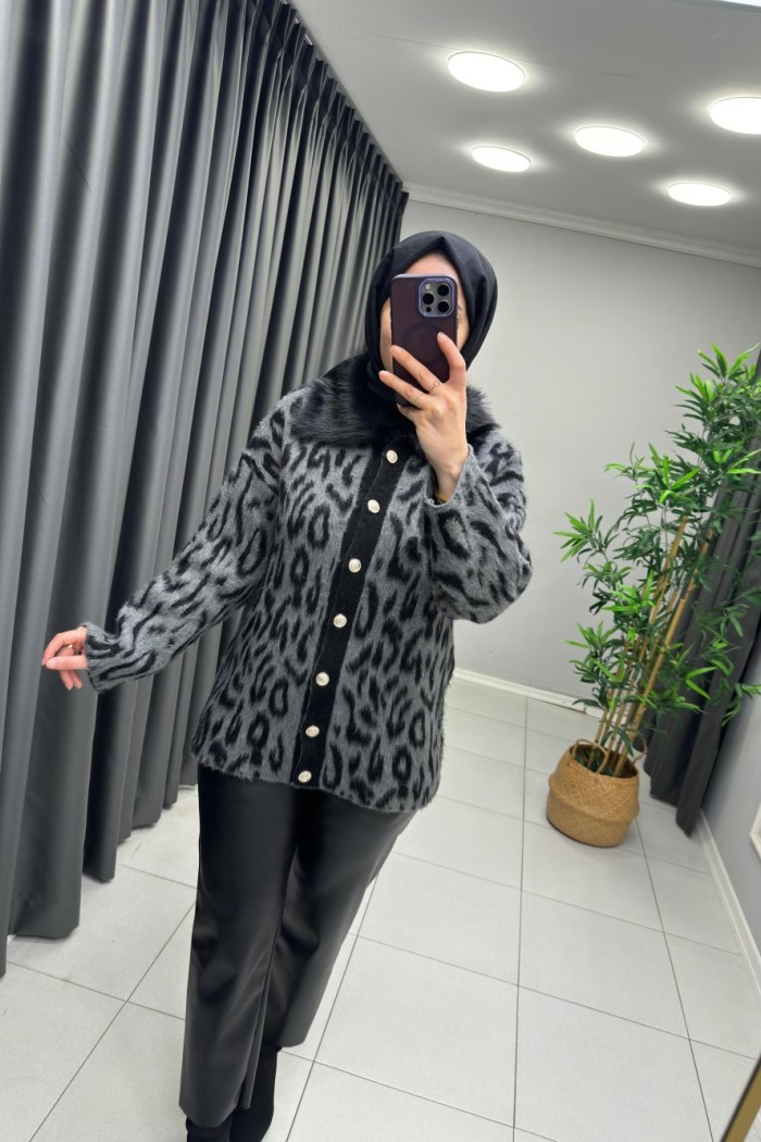 Yakası Kürklü Leopar Hırka  Gri Siyah