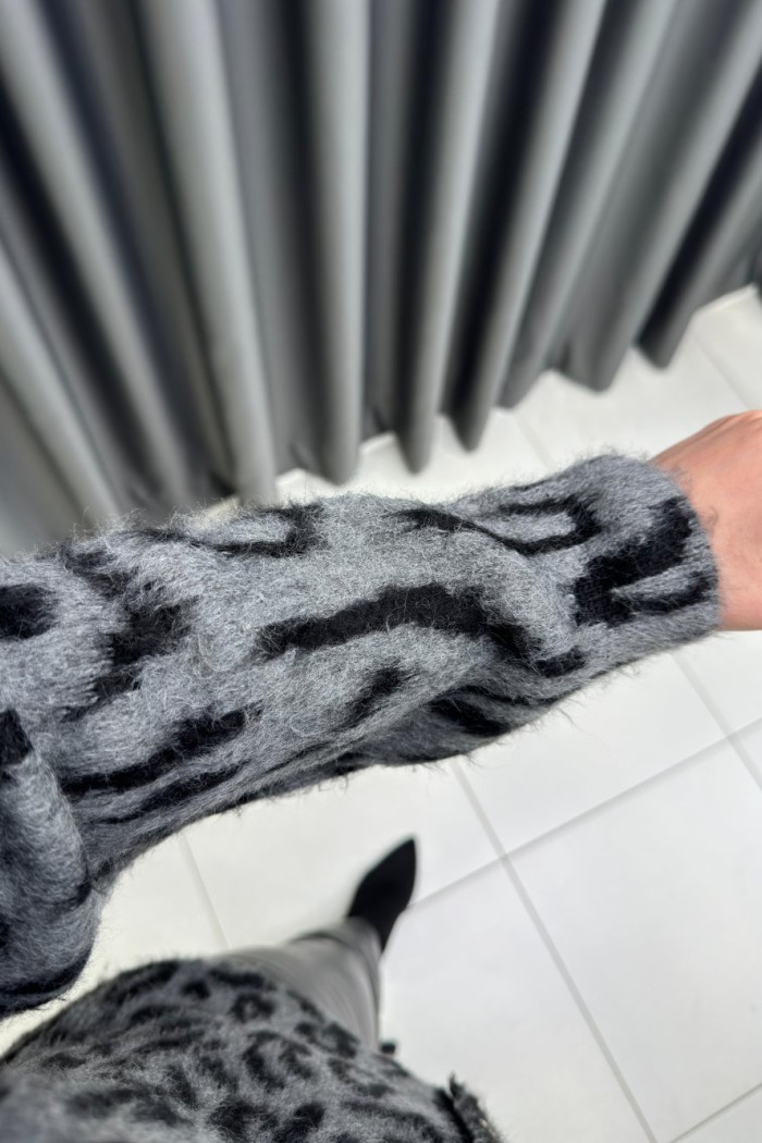 Yakası Kürklü Leopar Hırka  Gri Siyah