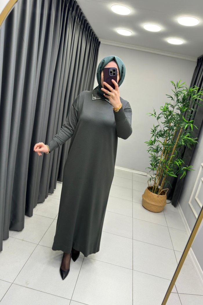 Yakası Taş Detaylı Merserize Elbise  Haki