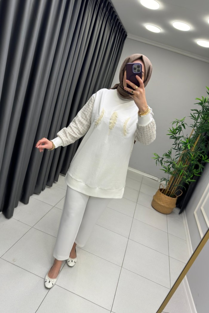 KUŞ TÜYÜ DETAYLI TÜVİT SWEAT  Beyaz